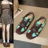 Sapatos casuais de moda estilo europeu, novo modelo de outono, sola fina, tênis de cadarço coloridos para mulheres, que aumentam a altura, estilo alemão para treinamento