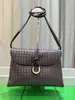 Bolsa de Mão Estilo Shu Qi Bolsa Liberta Bolsa Transversal de Couro de Bezerro Tecida à Mão Bolsa de Ombro Fashionable Senso de Alto Padrão