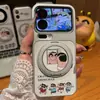 Adecuado para Transformación Instantánea en Funda para iPhone Apple 18Promax Crayon Shin-Chan Gato Negro y Blanco Pareja, Personalización de Funda Blanda y Dura