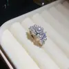 Anillo Ajustable Flor Gota de Agua de Circonita Bañado en Oro Real de 18K Exquisito Anillo de Dedo Índice de Gama Alta Joyería de Moda Personalizada para Mujeres