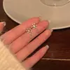 Brincos Exquisitos de Floco de Neve com Zircônia Cintilante para Mulheres, Novo Estilo Popular, High-End, Luxo Leve, Únicos, Bonitos, Modernos e Versáteis