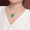 Pingente de Prata de Lei S925 Yiluyin com Calcedônia Verde, Simples e Elegante com um Toque de Luxo, Pingente de Prata de Design Único