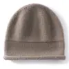 Macio e confortável, com borda dobrada, gorro de tricô de cashmere de cor sólida, espesso, unissex, casual, versátil, cobre as orelhas, quente e oferece proteção contra o frio