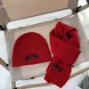 Conjunto de gorro y bufanda de punto estilo coreano para niños, unisex, con letras bordadas, color liso, versátil y diseño que cubre las orejas