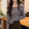 Blusa Base de Tricô com Gola Lapela e Ombro a Ombro Feminina Suéter Interno Design Único Nicho Primavera e Outono Top Curto Chique