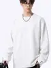Camiseta de manga larga otoñal, retro y sofisticada para hombre, con hombreras acolchadas, corte holgado estilo coreano, color liso y un look moderno y cool, perfecta como capa base.