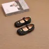 Sapatos Infantis de Couro Amassado Estilo Coreano Pequenos Estilo Chanel Primavera 2025 Sapatos Pequenos de Couro para Meninas Sapatos Individuais Pequenos de Princesa para Crianças Mocassins de Bebê