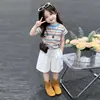 Conjunto de Dos Piezas para Niñas de Verano Estilo Coreano con Camiseta Rayada de Manga Corta Elegante y Fresca y Pantalones Casuales Versátiles