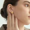 Pendientes de Metal Cepillado de Lujo Ligero Estilo Francés con Ganchos de Plata 925, Estilo Minimalista de Nicho, Sensación de Alta Gama, Pendientes Chapados en Oro Real al por Mayor