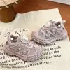 Sapatos de Malha Infantil 2026 Verão Novo Meninas Vazados Respiráveis Casuais Tendência Fivela Rotativa Sapatos de Pai Meninos Versátil