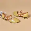 Sandálias Fechadas de Verão 2026 Novo Estilo para Mulheres, Sapatos Rasos Vazados de Couro Macio, Salto Baixo Couro Macio Solado Macio Bico Redondo Sapatos de Mãe