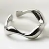 Anillo de Ola Femenino Ins Diseño de Nicho Asimétrico Patrón de Ola Gota de Agua Brillante Normcore Anillo Fábrica de Anillos Venta al por Mayor