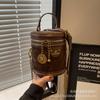 Moda popular bolsa pequena portátil para mulheres 2023 novo nicho design retro bolsa de ombro elegante bolsa crossbody balde