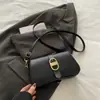 Verano Nuevo Estilo Exquisito Simple Retro Moda Casual 2025 Textura Un Hombro Cruzado de Mano Axilar para Mujer