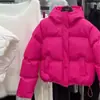 Design de Nicho de Inverno 2026 Super Estiloso Gola Alta Cor Pitaya Jaqueta Curta de Algodão Grossa para Mulheres Novo Estilo