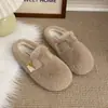 Chinelos peludos femininos para usar ao ar livre, nova moda slip-on outono e inverno 2026, meias-chinelos fechadas, chinelos de algodão quentes