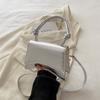 Bolso bandolera de hombro de color liso con textura estilo extranjero 2024 bolso cuadrado pequeño para el día a día este año popular bolso pequeño para el día a día con estampado de cocodrilo para mujer