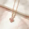 Nuevo Conjunto Completo de Joyería de Flor de Cuatro Hojas con Diamantes Rosas, Collares de Lujo de Nicho, Pulseras y Pendientes, Accesorios de Venta Caliente Transfronteriza al por Mayor