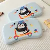 Nueva almohada moldeadora para bebé de terciopelo de leche grado A 2026, diseñada para corregir la forma de la cabeza, con núcleo de espuma viscoelástica, adecuada para bebés y niños pequeños, y ayuda a prevenir el síndrome de cabeza plana