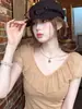 Camiseta de manga corta color caqui con volantes y cuello en V estilo coreano para mujer, top de verano ajustado a la cintura con mangas abullonadas para figuras petite