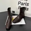 Suministro directo de fábrica otoño 2026 botas cortas elásticas ajustadas de punta cuadrada vintage para mujer con cremallera trasera y tacón grueso para moda de commuting