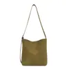 Bolsa de mão de cesta trançada com textura vintage, casual e fashion, bolsa de ombro estilosa para o dia a dia com nécessaire combinando