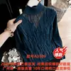 Tiro de verdade! Tiro de verdade! Top de tricô feminino estilo europeu para Outono/Inverno 2026, com mangas compridas, gola semimalta e patchwork de renda.