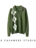 Suéter de cachemira con patrón de rombos estilo universitario para mujer, con cuello polo, cierre de media botón y diseño de punto, perfecto como capa base para otoño e invierno.