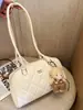 Bolsa Boston Matelassê Bordada de Alta Qualidade para Axila Feminina Outono 2025 Casual Versátil Roupas de Trabalho Bolsa de Ombro