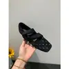 Zapatos Mary Jane de ballet de lunares estilo coreano con correas cruzadas, punta cuadrada, apertura poco profunda y tacón oculto, perfectos para un look suave y elegante, adecuados para ir al trabajo.
