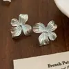 Pendientes de Flor con Goteo de Aceite Simples, Elegantes, de Lujo, de Gama Alta con un Diseño Único, de Nicho, Fresco y Versátil
