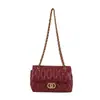 Bolso de cadena nuevo estilo Chanel con patrón de rombos, un accesorio sofisticado y lujoso, bolso pequeño cuadrado versátil para mujer, adecuado para llevar al hombro, cruzado o debajo del brazo