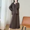 Novo Conjunto de Saia Midi Bordada para Mulheres Outono/Inverno 2026 100% Lã Engrossada com Gola V e Mangas Longas
