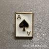 Broche de póker moderno y divertido de estilo coreano, con ramillete pequeño de espadas, broche cuadrado de ciruela roja y negra, con flor de cuello