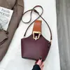 Bolsa de cubo de un solo hombro de color bloqueado simple casual para mujer, nueva de nicho, primavera 2026, bolsa de textura de moda moderna