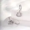 Novos Brincos Argola com Pingente de Cabeça de Gato Vazada de Zircônia Estilo Doce e Menina de Henson Design de Nicho