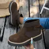 Botas Curtas Patchwork Outono e Inverno Bico Redondo Europeias e Americanas Cruzadas Traseira 2025 Nova Tamanho Grande Roupa Externa Comércio Exterior Salto Quadrado Cadarço Atacado Tamanho Grande