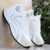 Zapatos casuales de malla transpirable cómodos para hombre, venta al por mayor transfronteriza, nuevos de verano 2023, zapatillas de colores combinados, moda simple, bajos