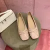 Sapatos Mary Jane com Salto Grosso Borboleta Estilo Uva Feminino 2026 Novos Sapatilhas Francesas de Salto Baixo Sapatos de Bico Raso Versáteis