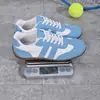 Tênis Feminino Baixo Versátil Europeu e Americano Cruzado com Cadarço Solado Macio Tamanho Plus Size 2026 Casual Esportivo Color Blocking Treinamento Alemão Atacado Tamanho Plus Size