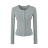 Conjunto casual sexy y moderno estilo coreano para mujer, con un top tipo camisola plisado, un cárdigan protector solar y pantalones largos de pierna recta - un atuendo de tres piezas para el verano