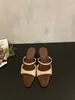 Primer Encuentro con las Sandalias de Cuña Abiertas Estilo Retro Francés para Mujer, Adecuadas para Uso al Aire Libre, Nuevo Estilo Versátil Verano 2026 con Tira Única