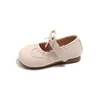 Outono 2026 Novo Estilo Sapatos de Couro Doces para Meninas Pequenas Sapatos de Princesa com Laço Estilo Coreano Moda Meninas Sapatos Individuais Tendência