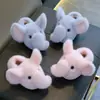 Novos chinelos e sapatos de algodão infantis estilo 2026, quentes de inverno e forrados com fleece, design de elefante, adequados para meninos e meninas, combinando pai e filho, pantufas de pelúcia para ambientes internos para bebês