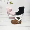 Novas botas de neve de cano médio 2026 para mulheres, com um design fofo de pompom, adequadas para estudantes, com forro de fleece quente e sola espessada para maior aquecimento e resistência ao escorregamento