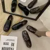 Zapatos Cuadrados Pequeños de Cuero Estilo Británico 2026 Otoño Nuevos Mocasines Versátiles sin Cordones Hebilla de Cuero Zapatos de Una Sola Vía para Mujer