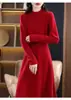 Otoño Invierno 2026 Vestido Liso de Longitud Media por Encima de la Rodilla Tejido de Punto de Cuello Semialto Vestido de Lana de Cintura Alta Capa Base Falda Larga de Corte A