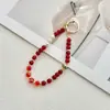 Nueva funda de teléfono de alta gama con adornos de cuentas de cristal, un charm para teléfono lujoso y versátil, y un accesorio de llavero a juego