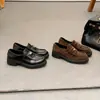 Mocasines de plataforma estilo británico retro para mujer, nueva colección 2025, con pequeños adornos de monedas de oro y tacones gruesos, perfectos para un look casual