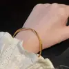 Pulseira anel de Mobius banhada a ouro brilhante pulseira sólida estilo antigo herança ouro amarelo pulseira ondulada irregular